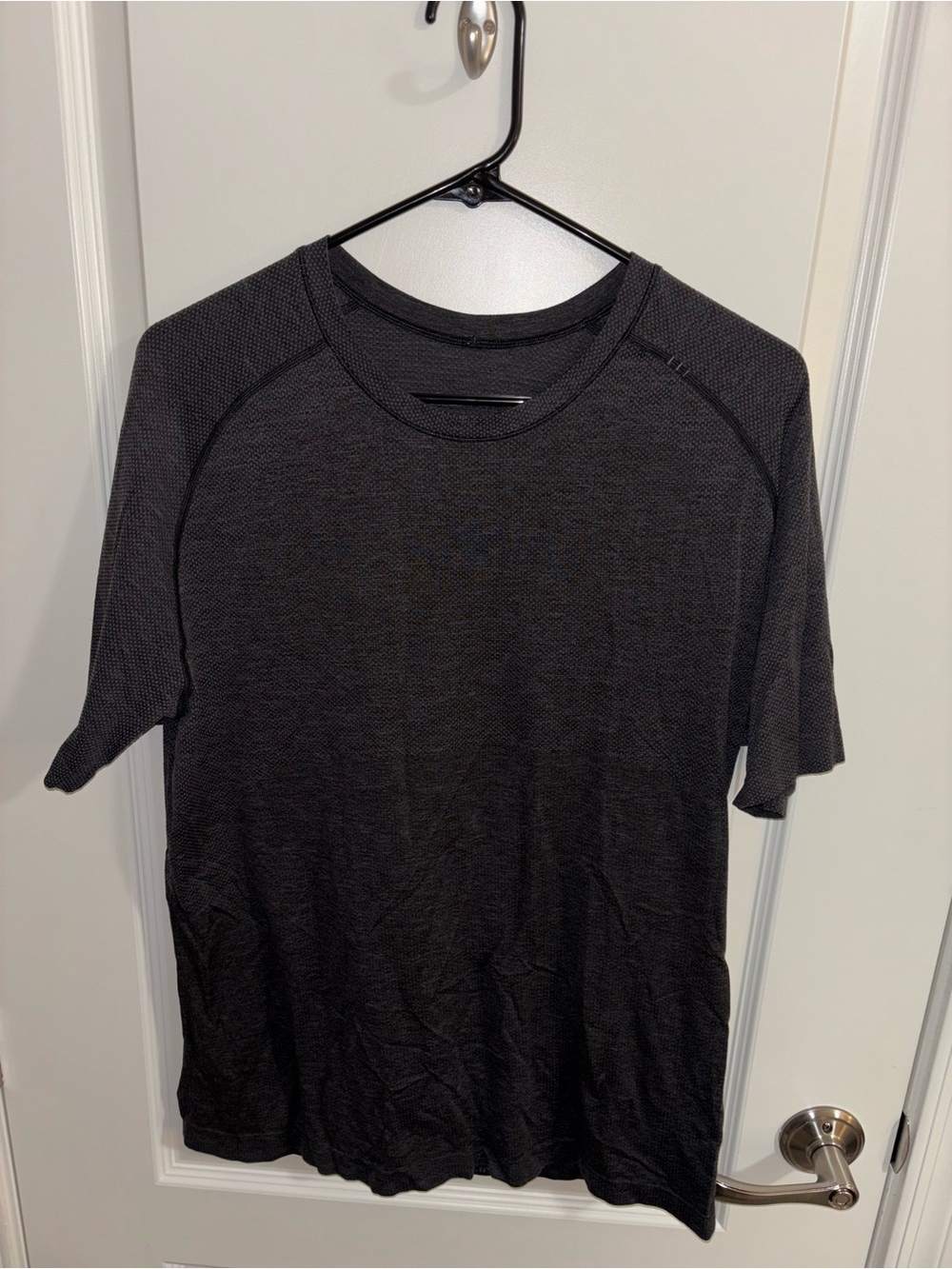 lululemon athletica - Metal Vent Tech - size L
